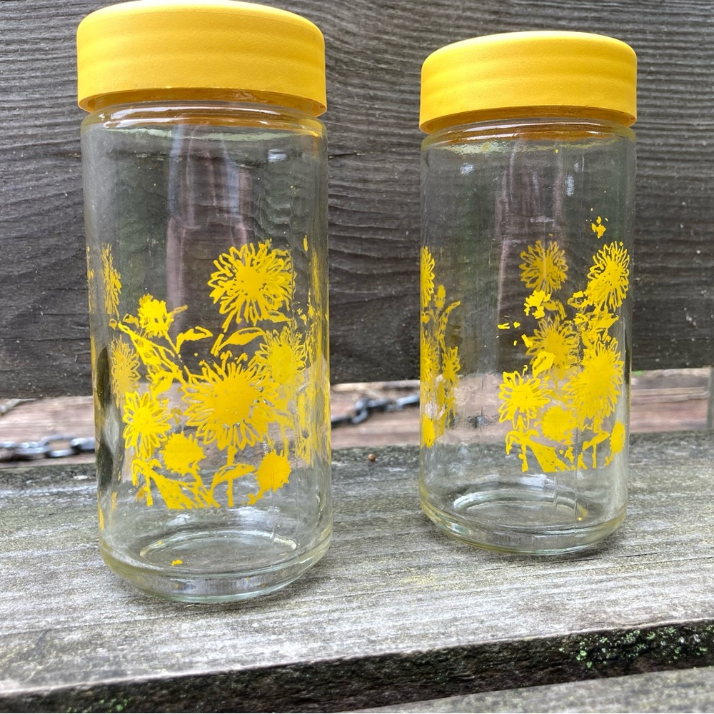 Vintage Glass Salt and Pepper Shakers with Yellow Sunflowers Print and Tops! - Picture 12 of 12